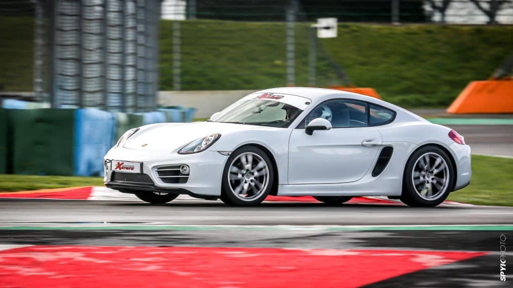 Porsche Cayman en piste