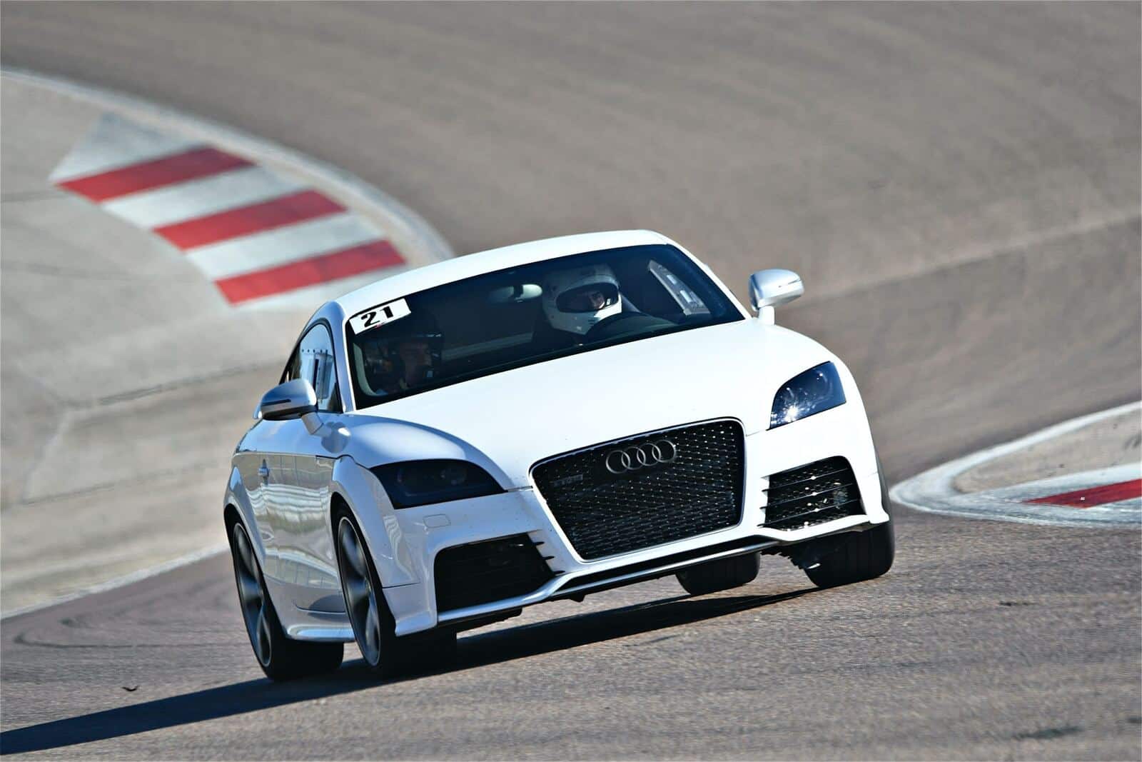Audi TT sur un vibreur